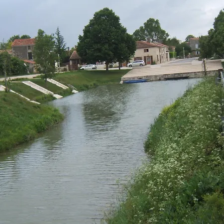 Le Logis De Bouillé-Courdault